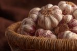 Ail en MTC : puissant stimulant du feu digestif